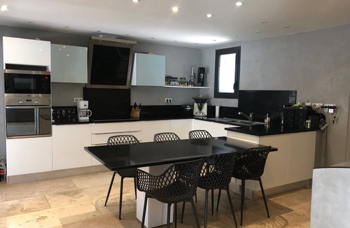Villars House | Luberon Provence waterfront house