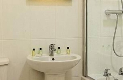 West Bromwich Bed & Breakfast | Lucarelli Inn