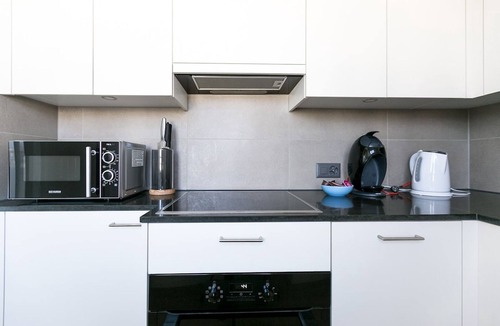 Lucerne Apartment | Lucern 2-br Flat w Netflix Top Location