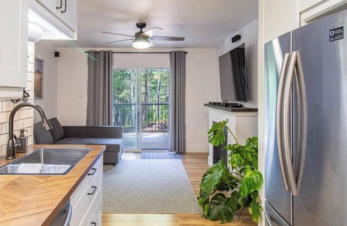 Faraday Cottage | Lucerne Shores - Three Bedroom Cottage, Sleeps 6