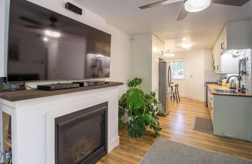 Faraday Cottage | Lucerne Shores - Three Bedroom Cottage, Sleeps 6