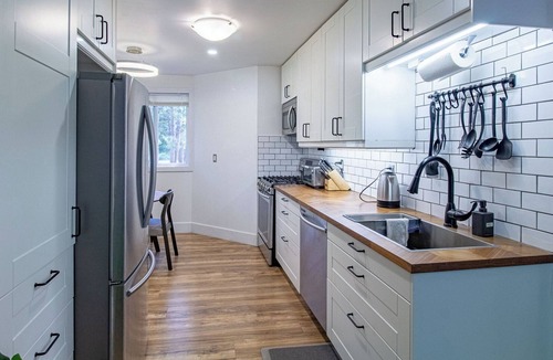Faraday Cottage | Lucerne Shores - Three Bedroom Cottage, Sleeps 6