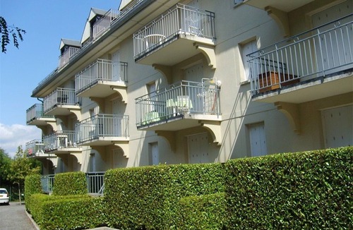 Bagneres-de-Luchon Apartment | Luchon - 1-bedroom apartment for 4 with balcony and parking