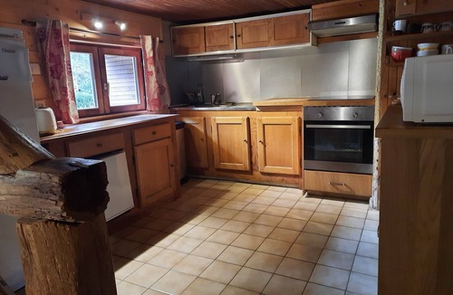 Gouaux-de-Luchon House | LUCHON 10mn away CHALET DE CHARME GRANGE 3* (charming chalet)