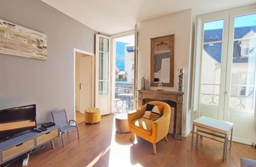 Bagneres-de-Luchon Apartment | Luchon Holidays, parking, wifi, balcon, cave, T3 8 personnes