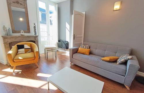 Bagneres-de-Luchon Apartment | Luchon Holidays, parking, wifi, balcon, cave, T3 8 personnes