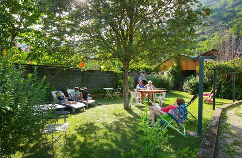 Bagneres-de-Luchon Apartment | LUCHON STUDIO Confort 2 pers C ville-Wifi(>500Mbs)/Garden
