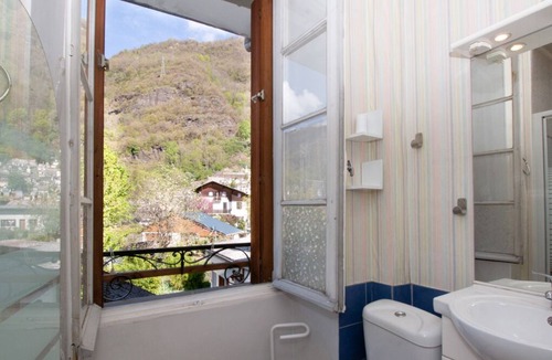 Bagneres-de-Luchon Apartment | LUCHON STUDIO Confort 2 pers C ville-Wifi(>500Mbs)/Garden