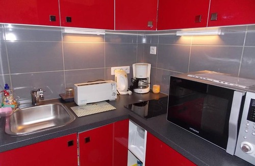 Bagneres-de-Luchon Apartment | Luchon T2 Centre Ville avec Balcon Sud et Parking - Animaux Admis - FR-1-313-194