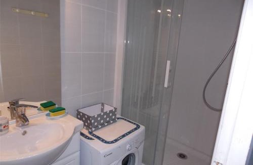 Bagneres-de-Luchon Apartment | Luchon T2 Centre Ville avec Balcon Sud et Parking - Animaux Admis - FR-1-313-194