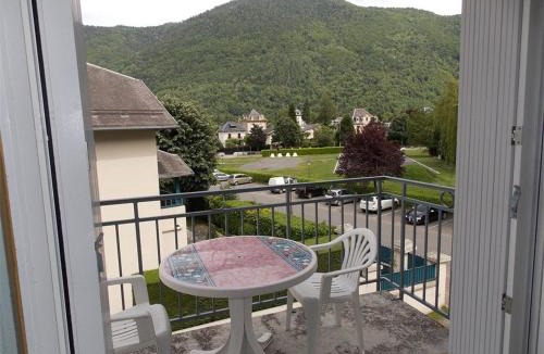 Bagneres-de-Luchon Apartment | Luchon - T2 pour 4 pers. avec balcon et parking - FR-1-313-185