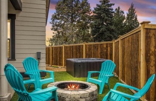 Old Farm District House | Lucia Escape