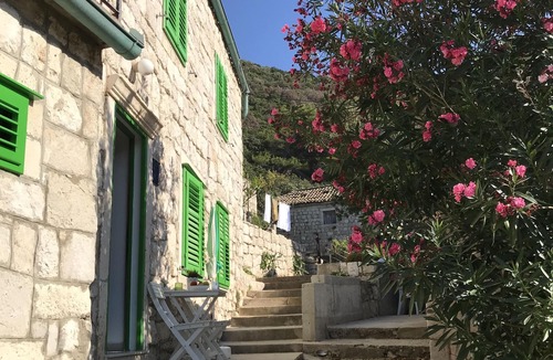 Cove Tri Zala (Zrnovo) House | Lucica on Lastovo Beachfront House #2 With A/C & WIFI