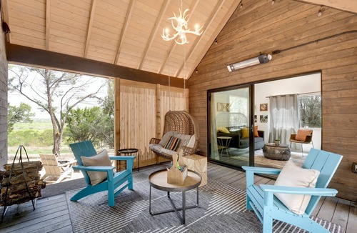 Dripping Springs Cabin | Lucky Arrow Retreat: Breezeway Cabin