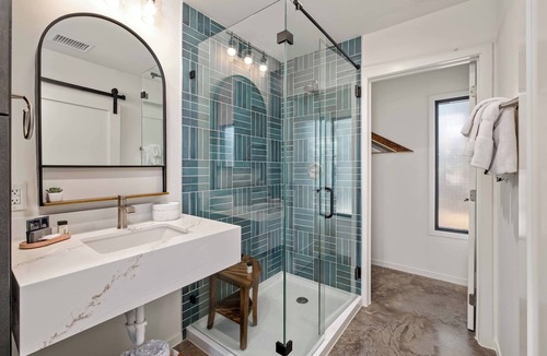Dripping Springs Hotel | Lucky Arrow Retreat - Dripping Springs