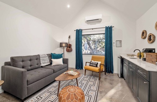 Dripping Springs Hotel | Lucky Arrow Retreat - Dripping Springs