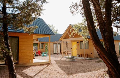 Dripping Springs Hotel | Lucky Arrow Retreat