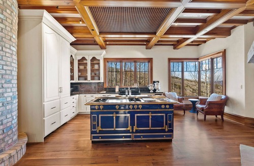 Beaver Creek House | Lucky Boot Lodge - 7 bedrooms, walk to ski, stunning views, hot tub, fire pit