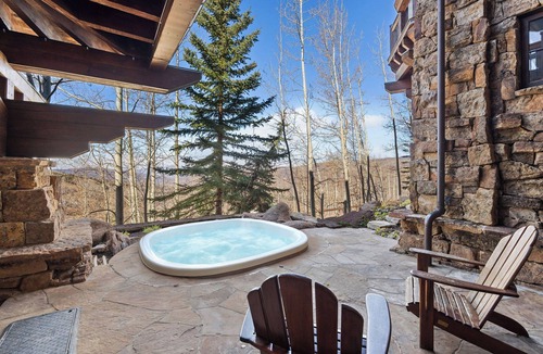 Beaver Creek House | Lucky Boot Lodge - 7 bedrooms, walk to ski, stunning views, hot tub, fire pit