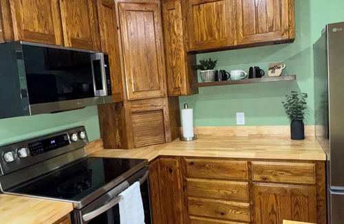 Steelville Cabin | Lucky Clover Cabin-Private Getaway 10 minutes from I-44 and Close to Floating