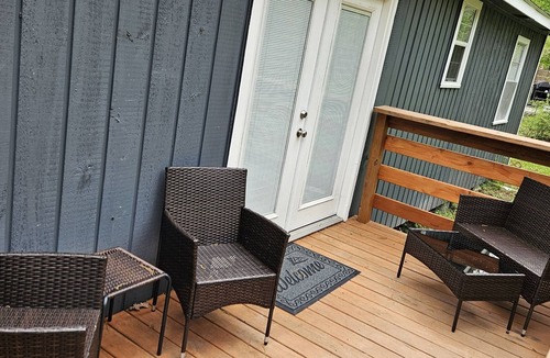 Hillister House | "Lucky Cottage" Quiet community, minutes from Naskila Casino and Restaurant!