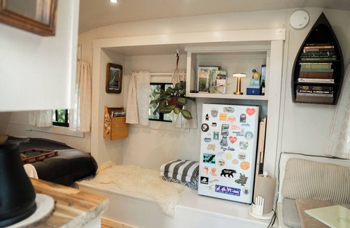 Keslers Cross Lanes House | Lucky Otter Camper - A Cozy Lakeside Nook