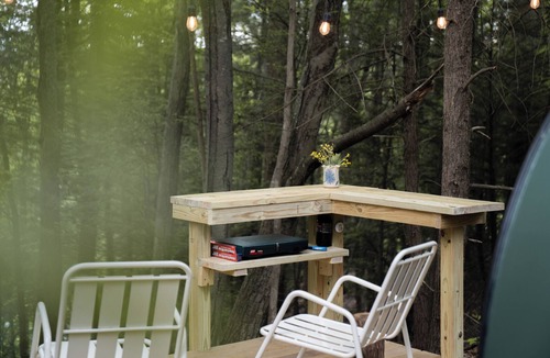 Keslers Cross Lanes House | Lucky Otter Camper - A Cozy Lakeside Nook