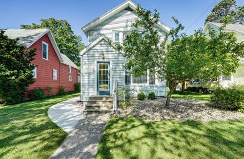 Ludington House | Ludington Home with 6 Bicycles Less Than 1 Mi to Beach!