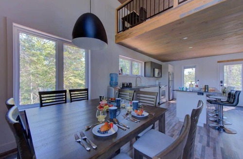 Lac-aux-Sables Ski Chalet | Luft Skift Spa - Waterfront & Private Spa