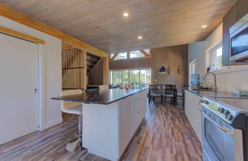 Lac-aux-Sables Ski Chalet | Luft Skift Spa - Waterfront & Private Spa