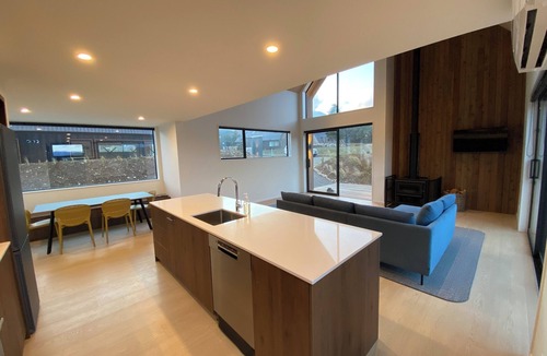 Castle Hill House | Luge Loop Cabin