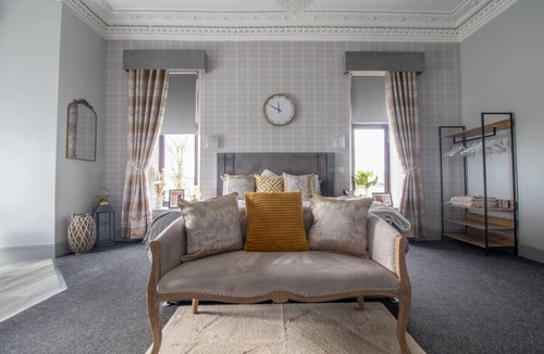 Kilmarnock Condo | Lugton Rooms - Executive Suite