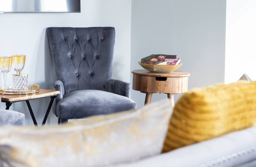 Kilmarnock Condo | Lugton Rooms - Executive Suite