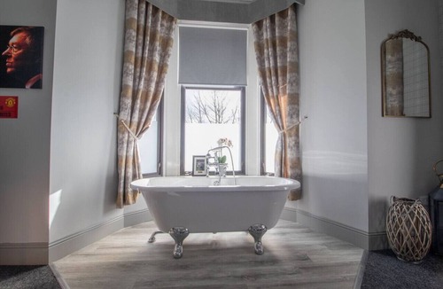 Kilmarnock Condo | Lugton Rooms - Executive Suite