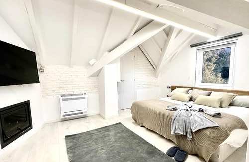 Sant Cugat del Valles Villa | Lujosa casa en Barcelona ¡con piscina!