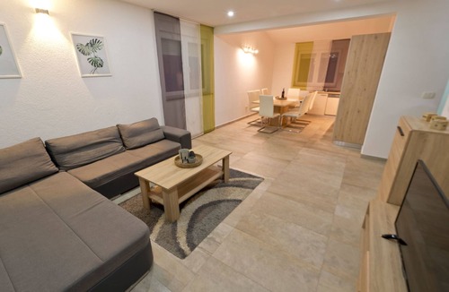 Skatari House | Luka mit Pool, gelegen in Pula by Interhome