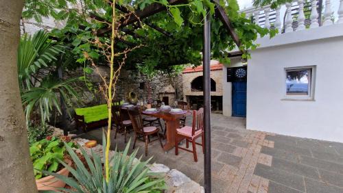 Drivenik House | Lukari Vacation Home