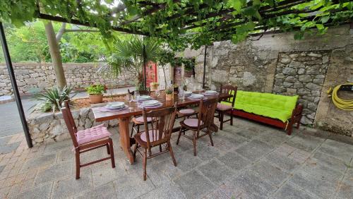 Drivenik House | Lukari Vacation Home