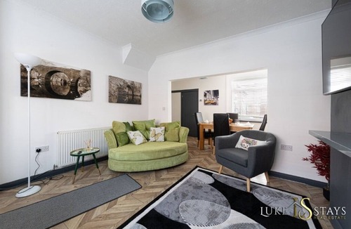 Ferryhill House | Luke Stays - Albert St, Chilton