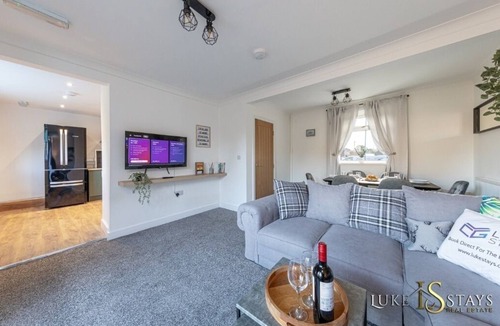 Durham House | Luke Stays - Gray Ave