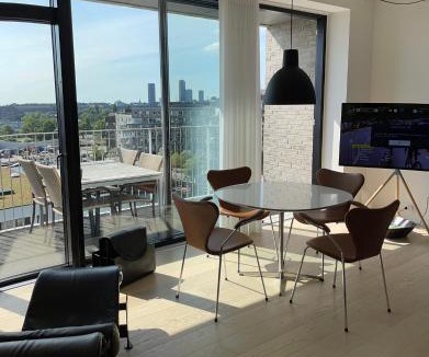 Copenhagen SV Apartment | Luksuslejlighed på 7 sal med elevator, vestvendt altan og udsigt over havn og by