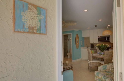 Siesta Key Village Condo | LuLu Kemp Ridley | Heated Pool | BBQ | 4 Min Walk to Beach | Near Shops | Downstairs