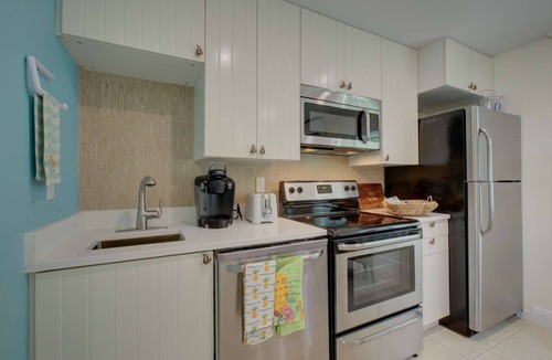 Siesta Key Village Condo | LuLu Kemp Ridley | Heated Pool | BBQ | 4 Min Walk to Beach | Near Shops | Downstairs