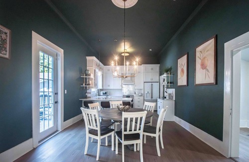 Brooksville House | LULU Street Retreat-Historic Home in Brooksvillen12 miles from Cabot Farms Golf