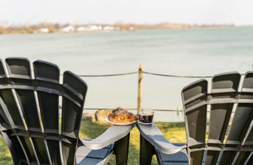 Port Weller House | Luma Lakehouse Icewine Lakefront | Deck + Hot Tub