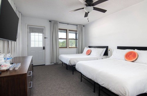 Balsam Lake Bed & Breakfast | Lumber Jill Lodge - Double Deluxe Room