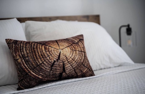 Balsam Lake Bed & Breakfast | Lumber Jill Lodge - Queen Studio