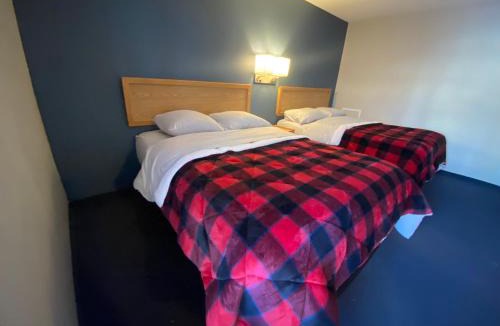 Hayward Hotel | Lumberjack Inn