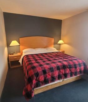 Hayward Hotel | Lumberjack Inn