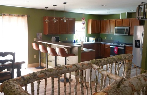 Spencer House | Lumberjack Luxury Lair | 2BR 3 Bd Steam Shower Hot Tub
